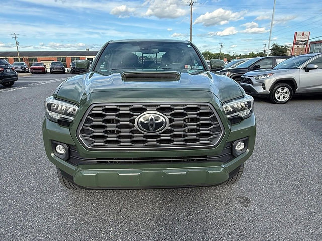 Used 2022 Toyota Tacoma TRD Sport w/ Technology Package AWD/4WD image 9
