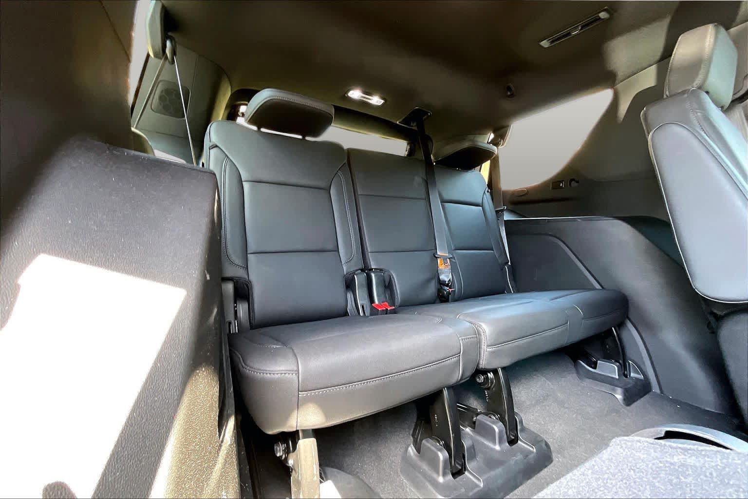 Used 2023 Chevrolet Tahoe Z71 w/ Luxury Package AWD/4WD image 27