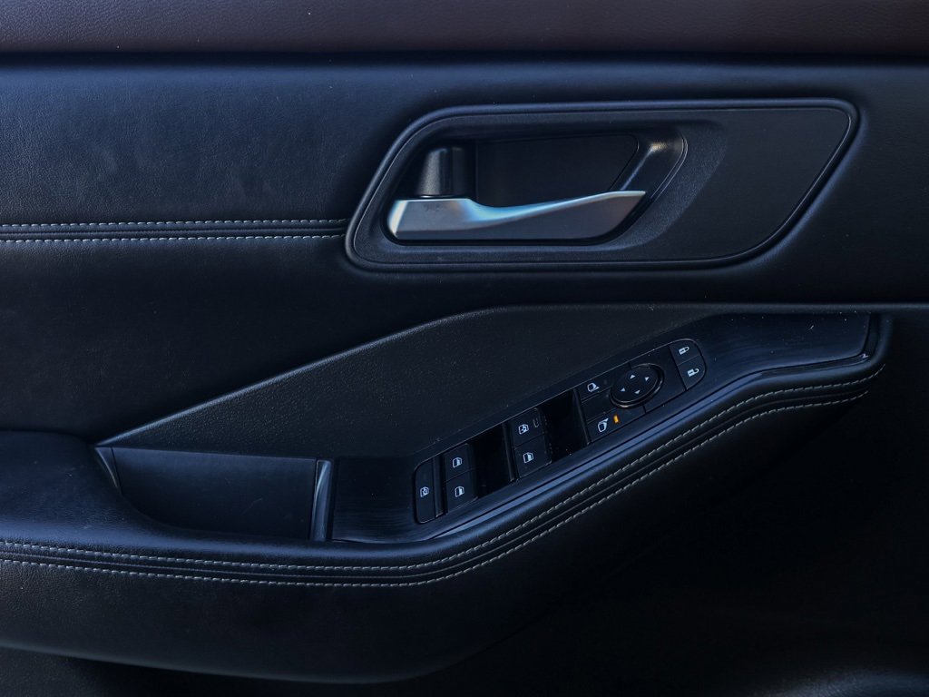 Used 2023 Nissan Rogue SV w/ SV Premium Package image 24