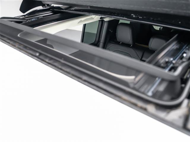 New 2024 Land Rover Defender 110 S image 16