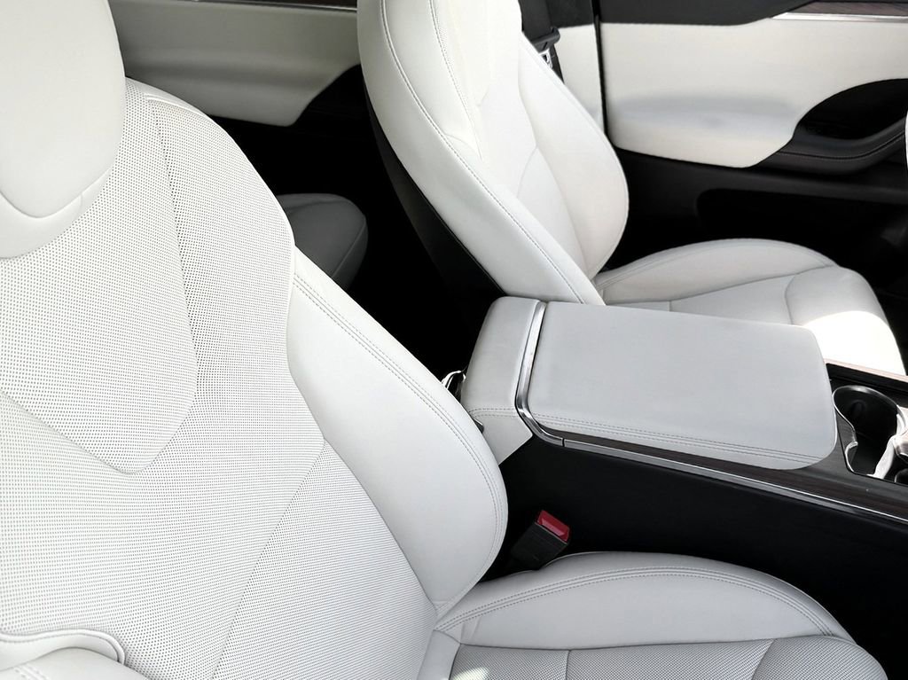 Used 2022 Tesla Model X image 30