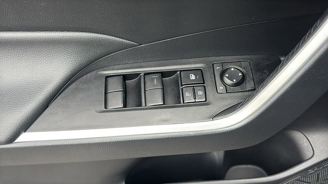 Used 2025 Toyota RAV4 LE AWD/4WD image 12