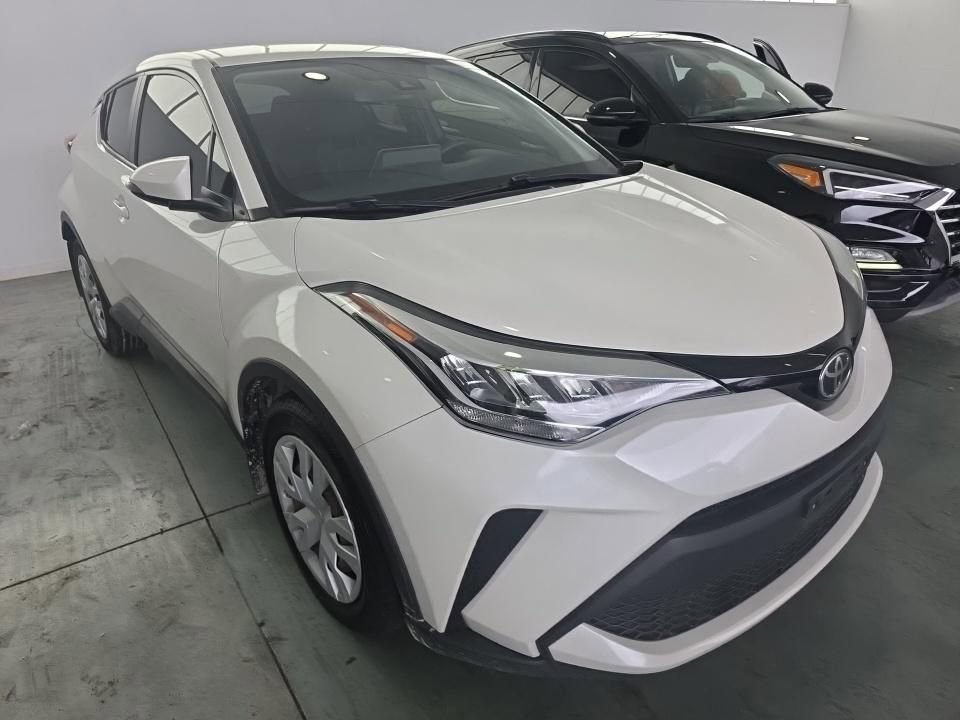 Used 2020 Toyota C-HR LE FWD image 3