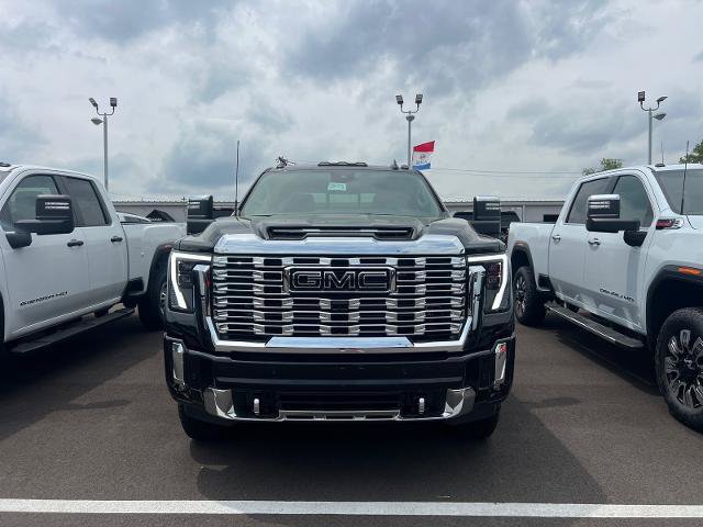 New 2026 GMC Sierra 3500 Denali w/ LPO, Black Badging Package AWD/4WD image 2