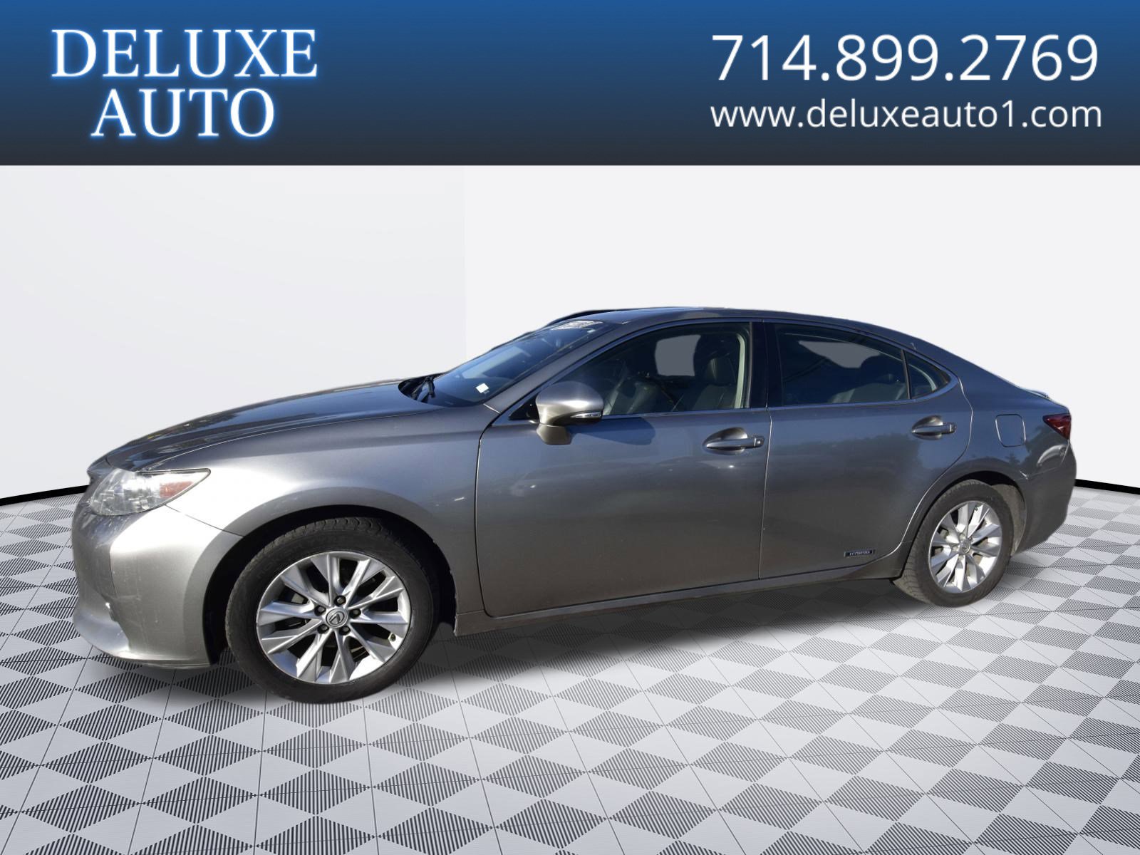 Used 2015 Lexus ES 300h w/ Navigation System Package