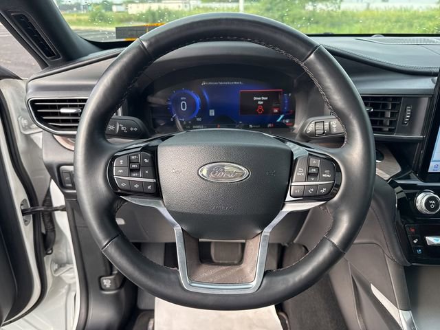Used 2023 Ford Explorer Platinum w/ Technology Package AWD/4WD image 25