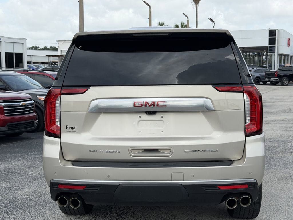 Used 2021 GMC Yukon XL Denali w/ Denali Premium Package RWD image 6
