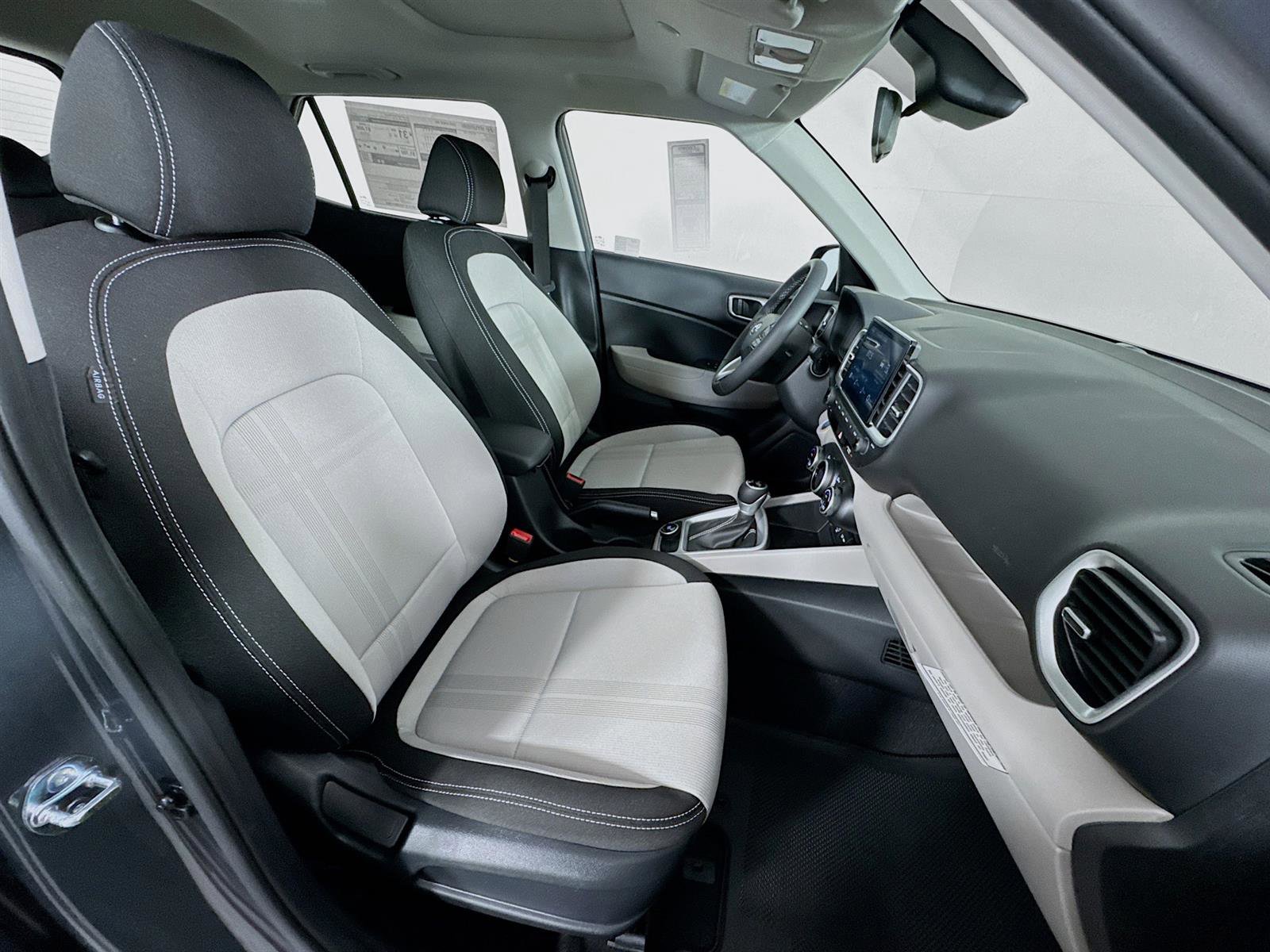 New 2025 Hyundai Venue SEL image 26
