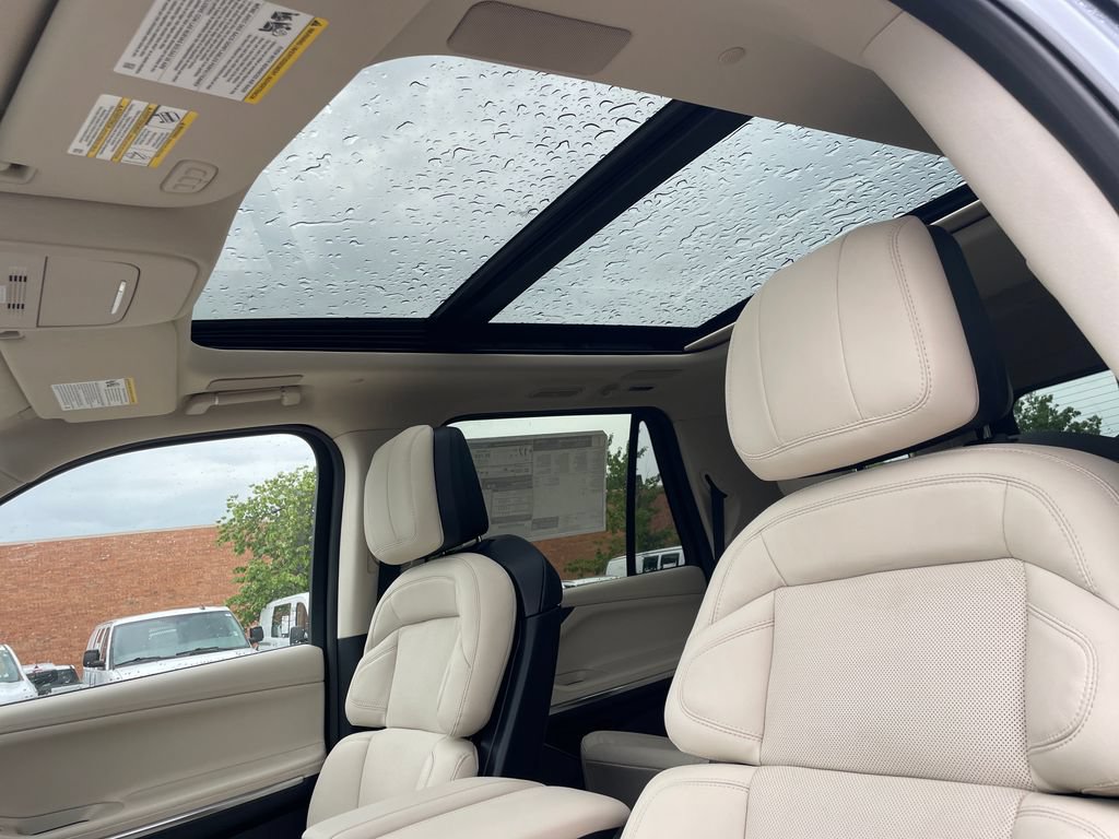 New 2027 Lincoln Navigator Reserve w/ Jet Appearance Package AWD/4WD image 13