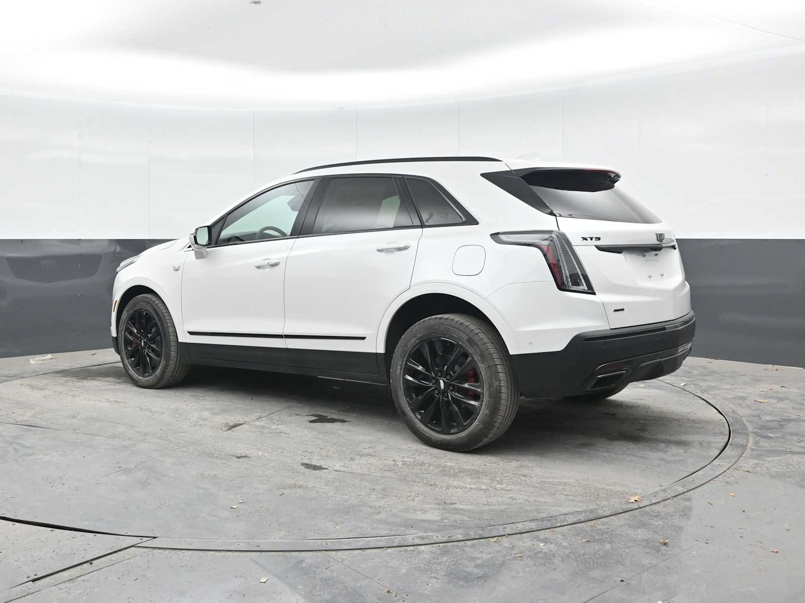 New 2026 Cadillac XT5 Sportv w/ LPO, Onyx Lite Package AWD/4WD image 2