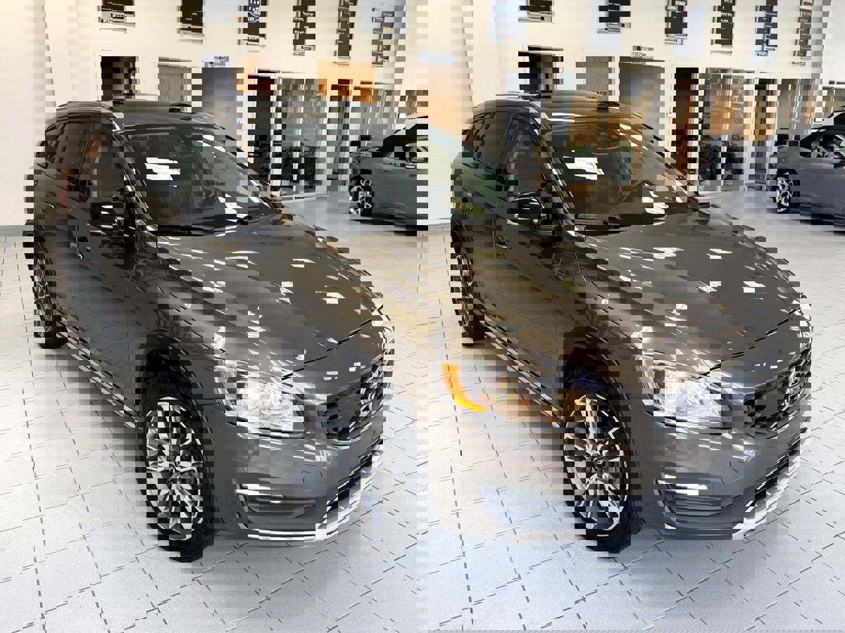 Used 2018 Volvo V60 T5 Cross Country w/ Convenience Package image 62