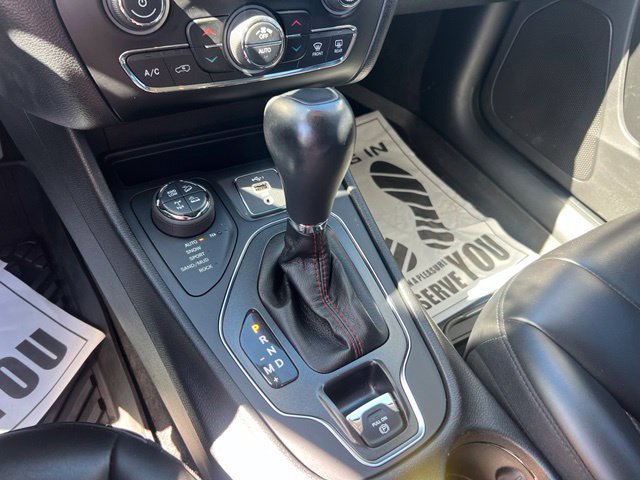 Used 2019 Jeep Cherokee Trailhawk w/ Cold Weather Group AWD/4WD image 16