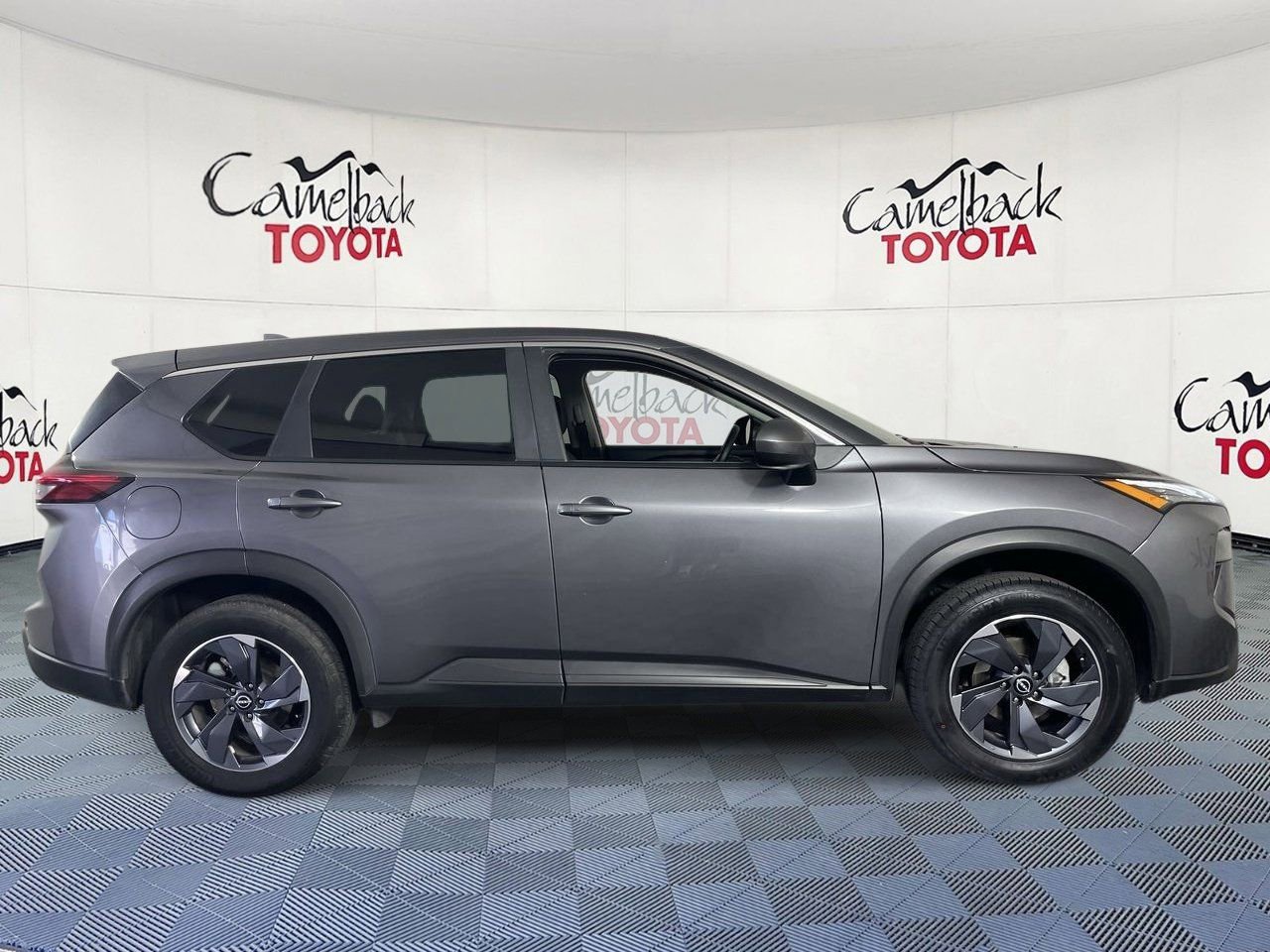 Used 2025 Nissan Rogue SV FWD image 8