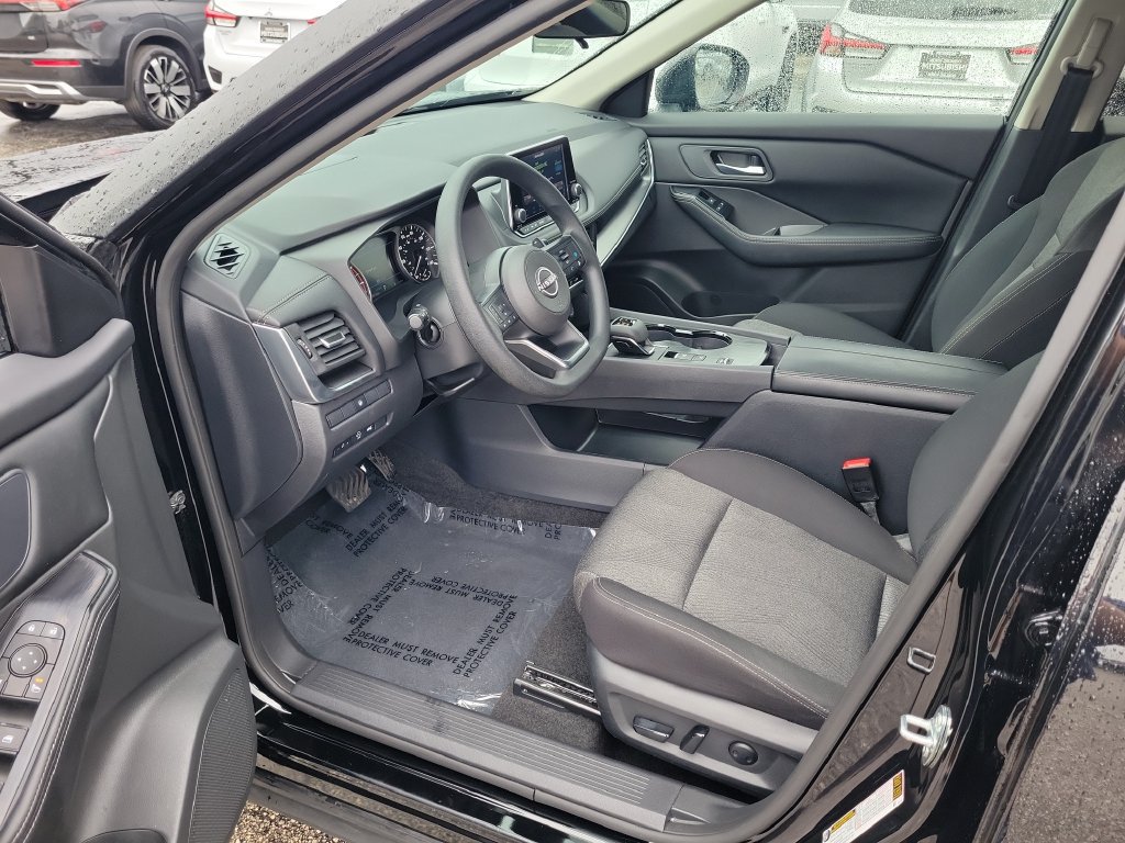 Used 2024 Nissan Rogue SV FWD image 15