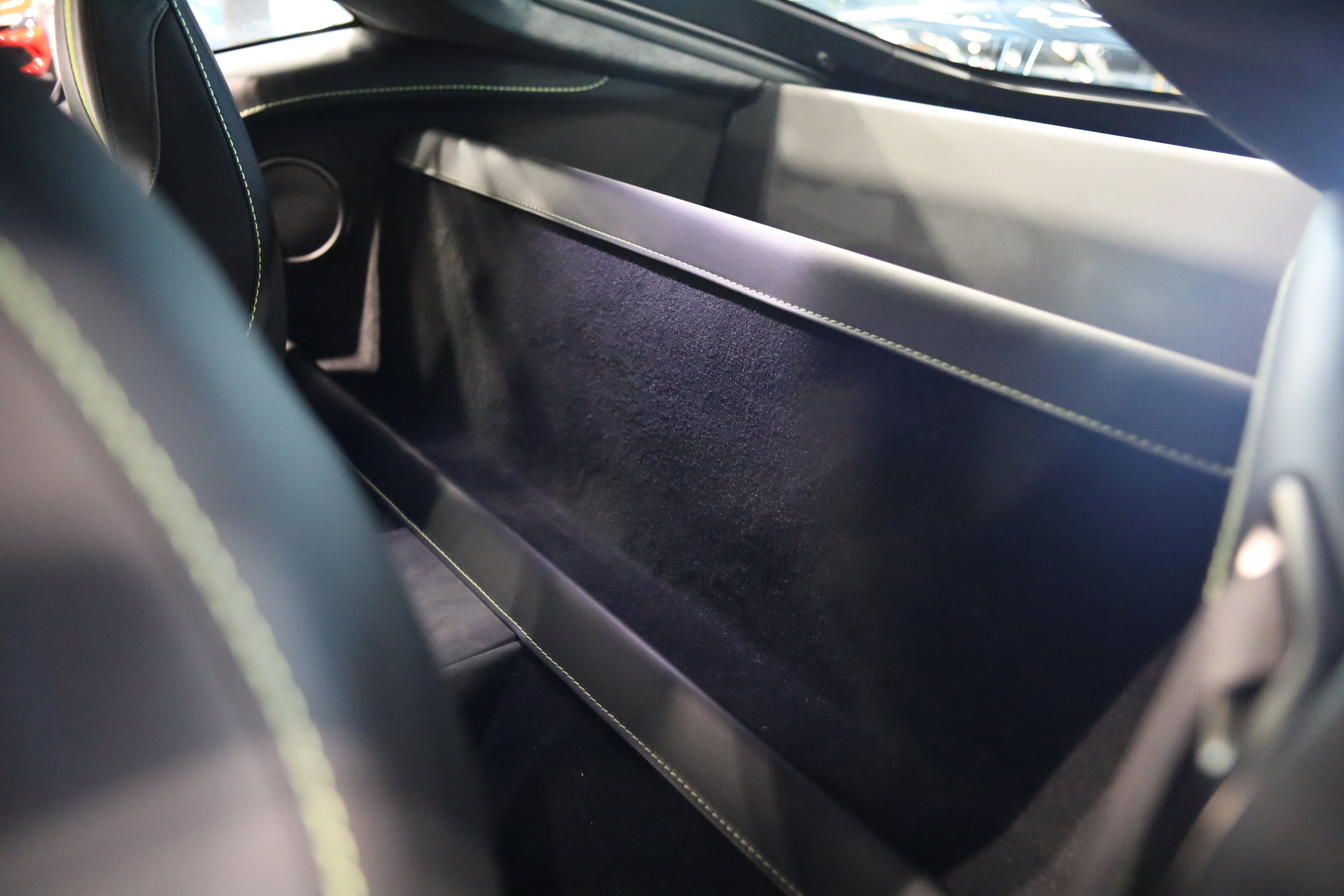 Used 2023 Aston Martin V8 Vantage Coupe RWD image 33