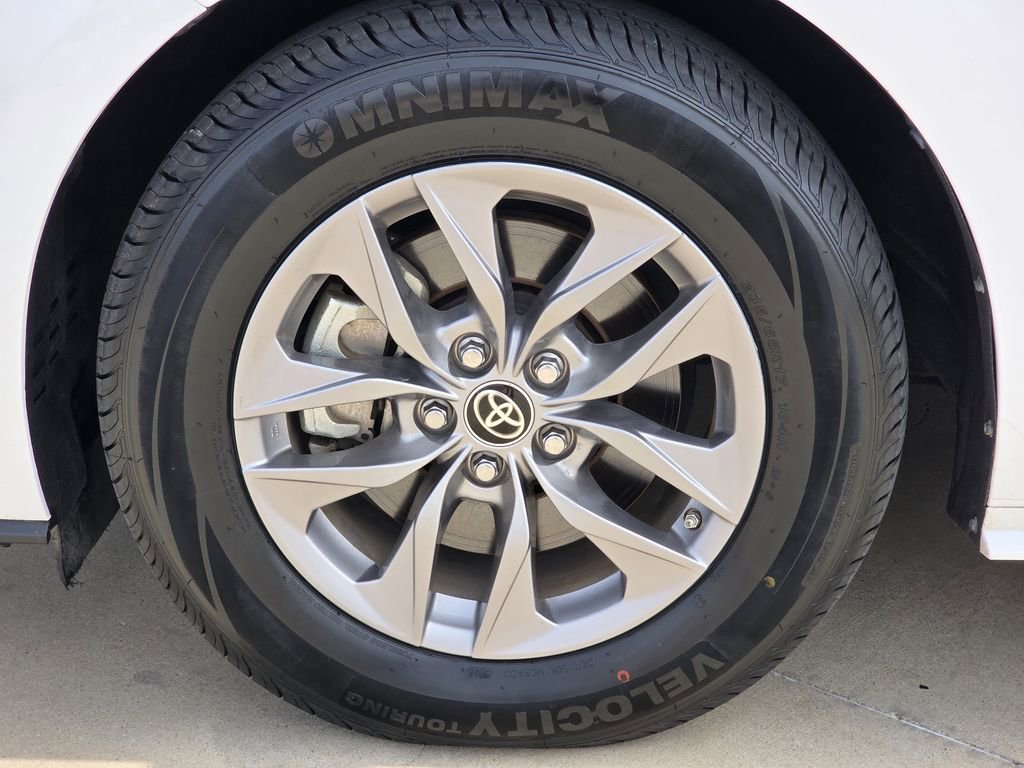 Used 2021 Toyota Sienna LE image 8