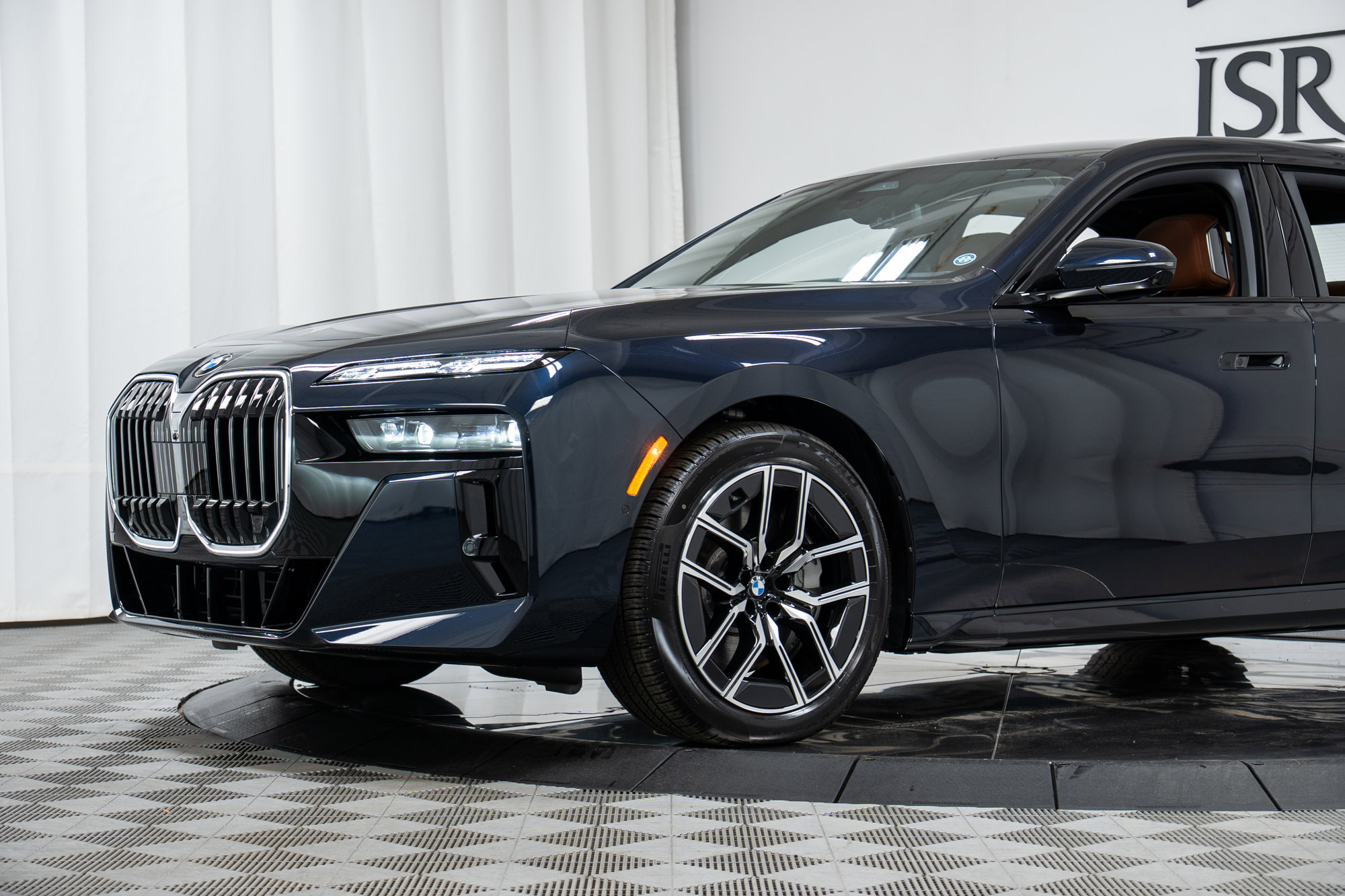 Used 2025 BMW 760i xDrive w/ Executive Package image 31