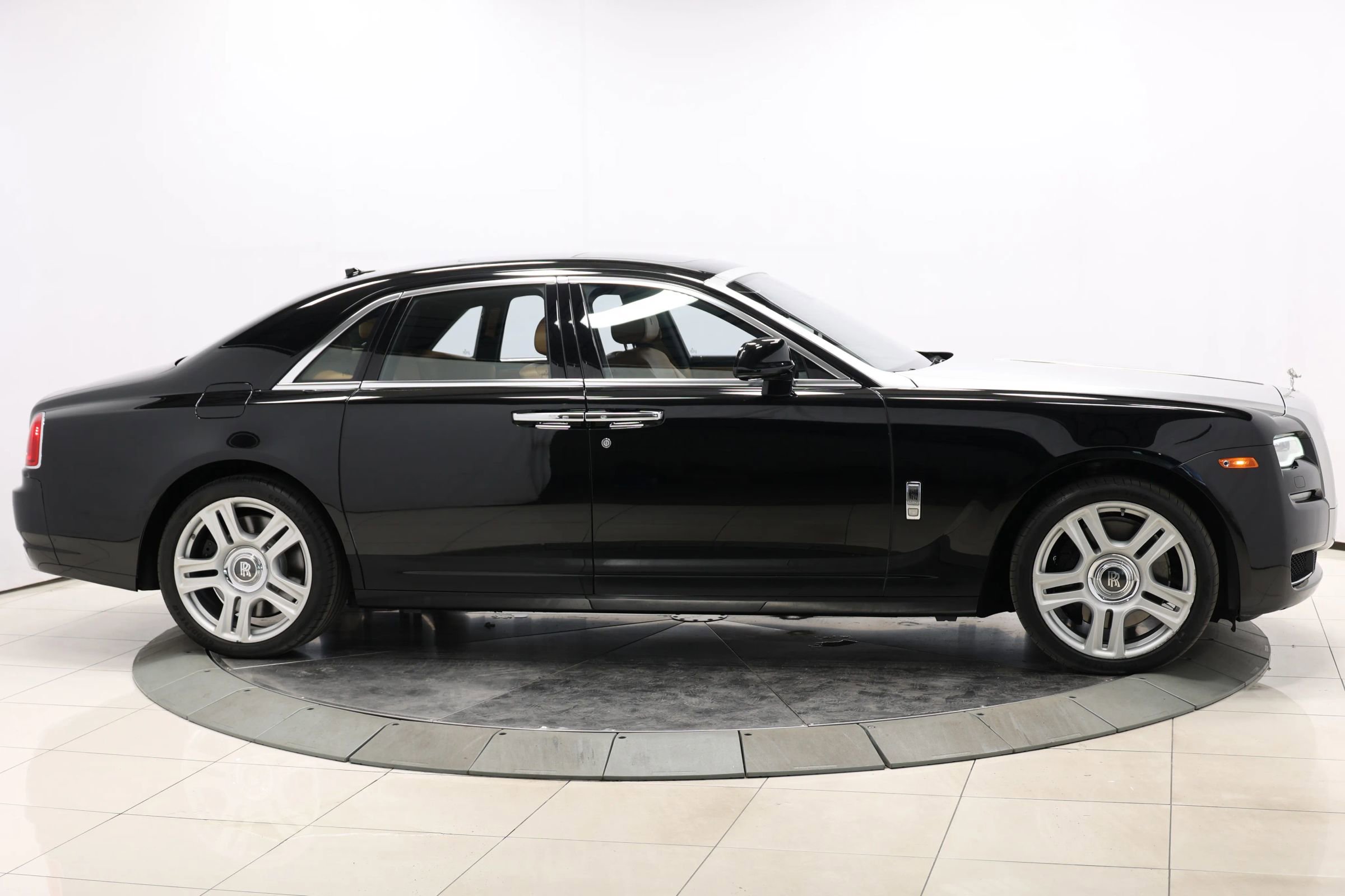 Used 2017 Rolls-Royce Ghost image 62