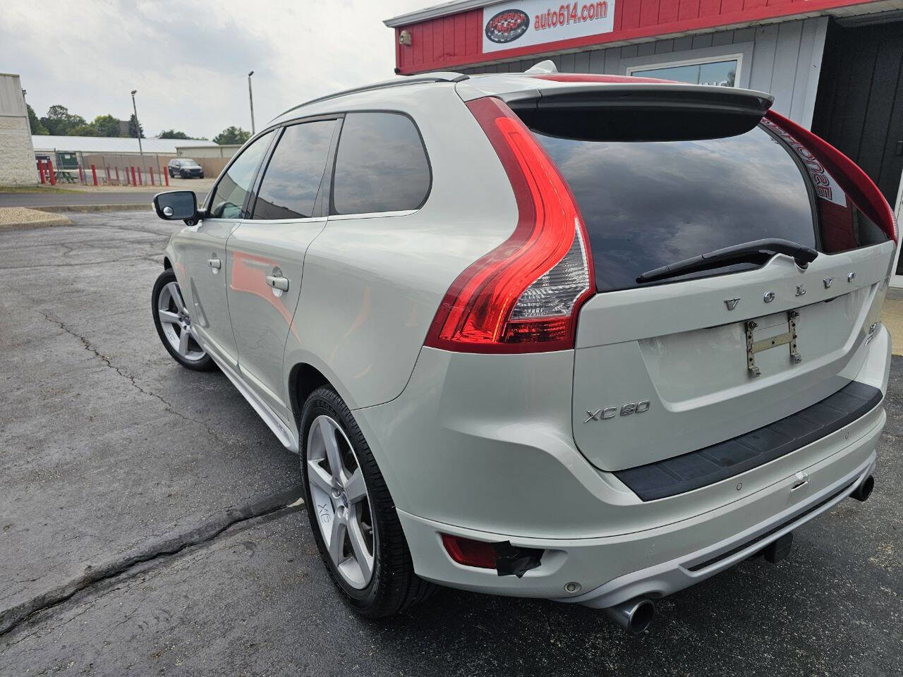 Used 2012 Volvo XC60 T6 R-Design image 9
