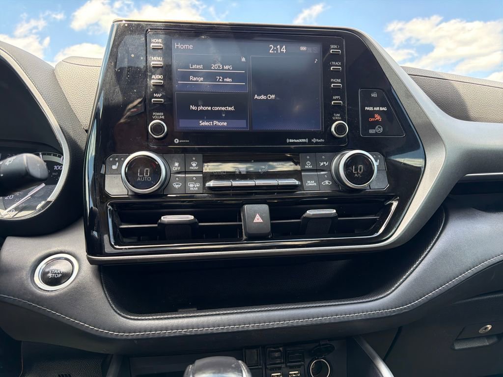 Used 2020 Toyota Highlander XLE FWD image 32