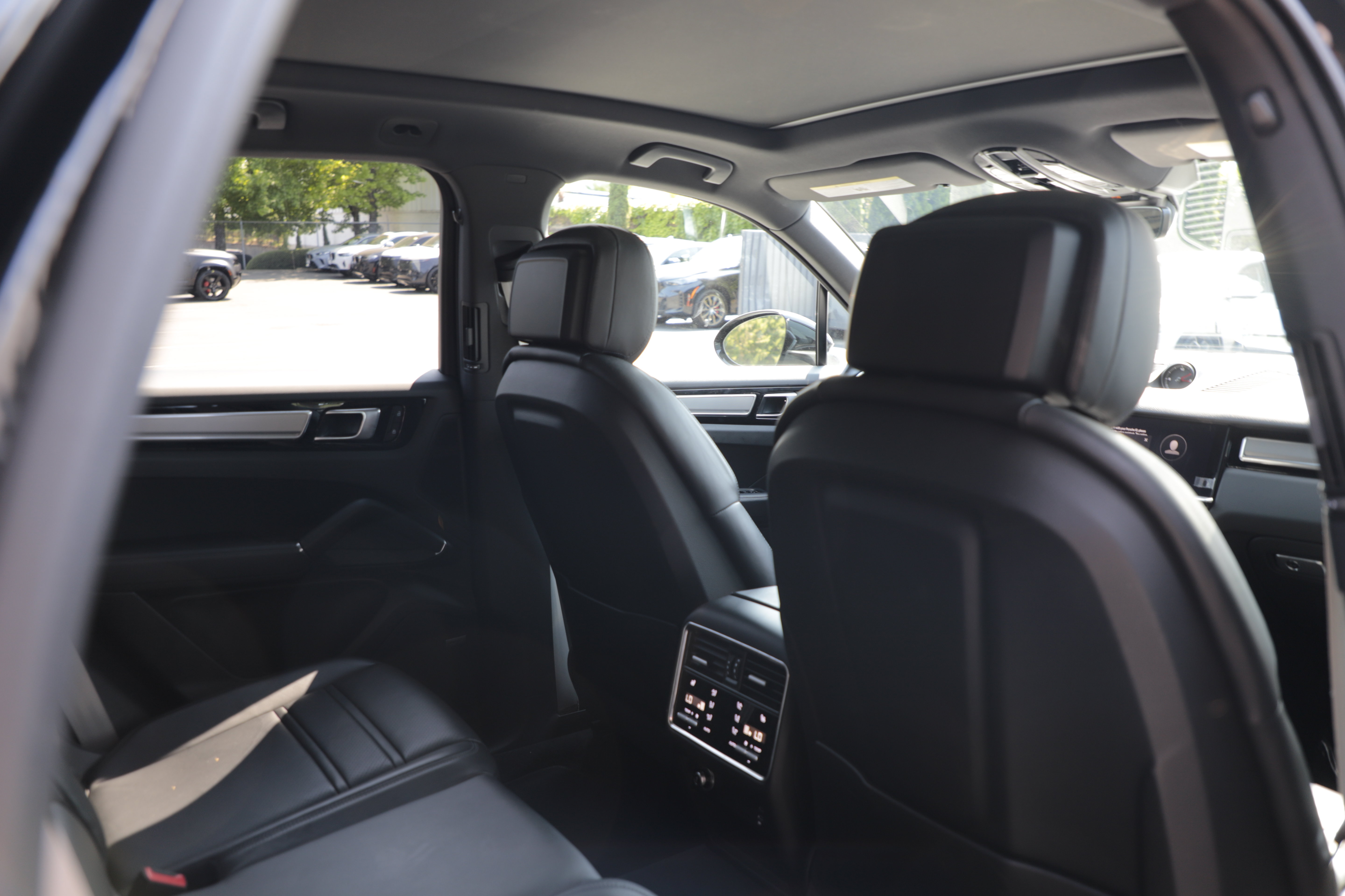 Used 2023 Porsche Cayenne Platinum Edition AWD/4WD image 12