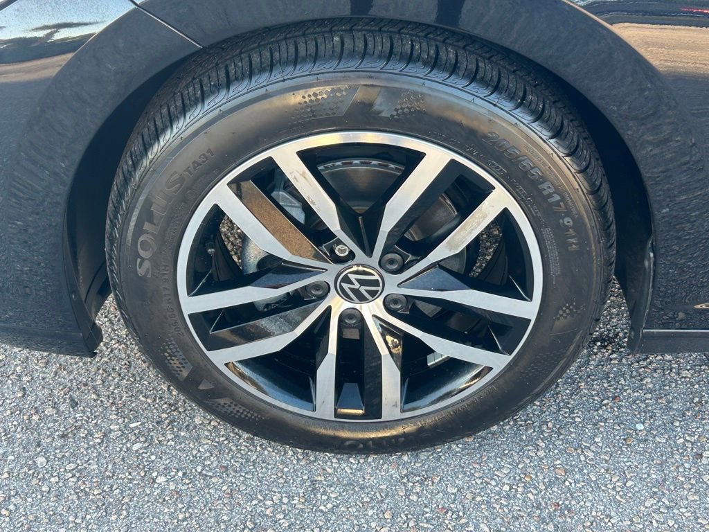 Used 2025 Volkswagen Jetta SE image 15