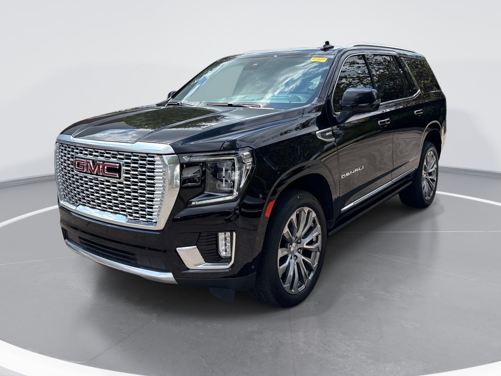 Used 2024 GMC Yukon Denali w/ Advanced Technology Package AWD/4WD image 3