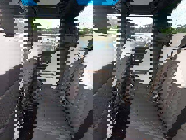 New 2025 GMC Hummer EV 2X image 10