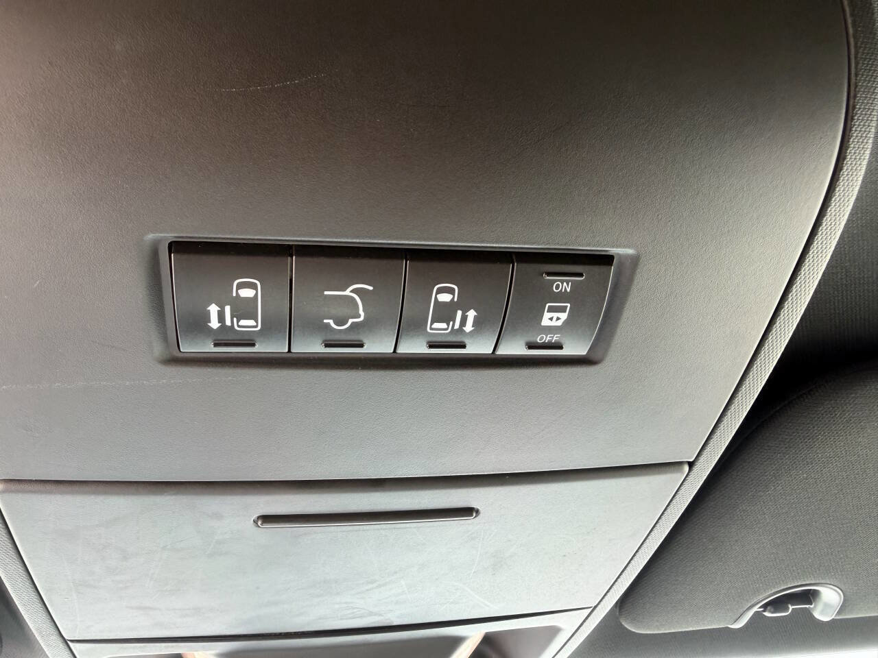 Used 2017 Dodge Grand Caravan SXT w/ Rear Park Assist Package FWD image 10