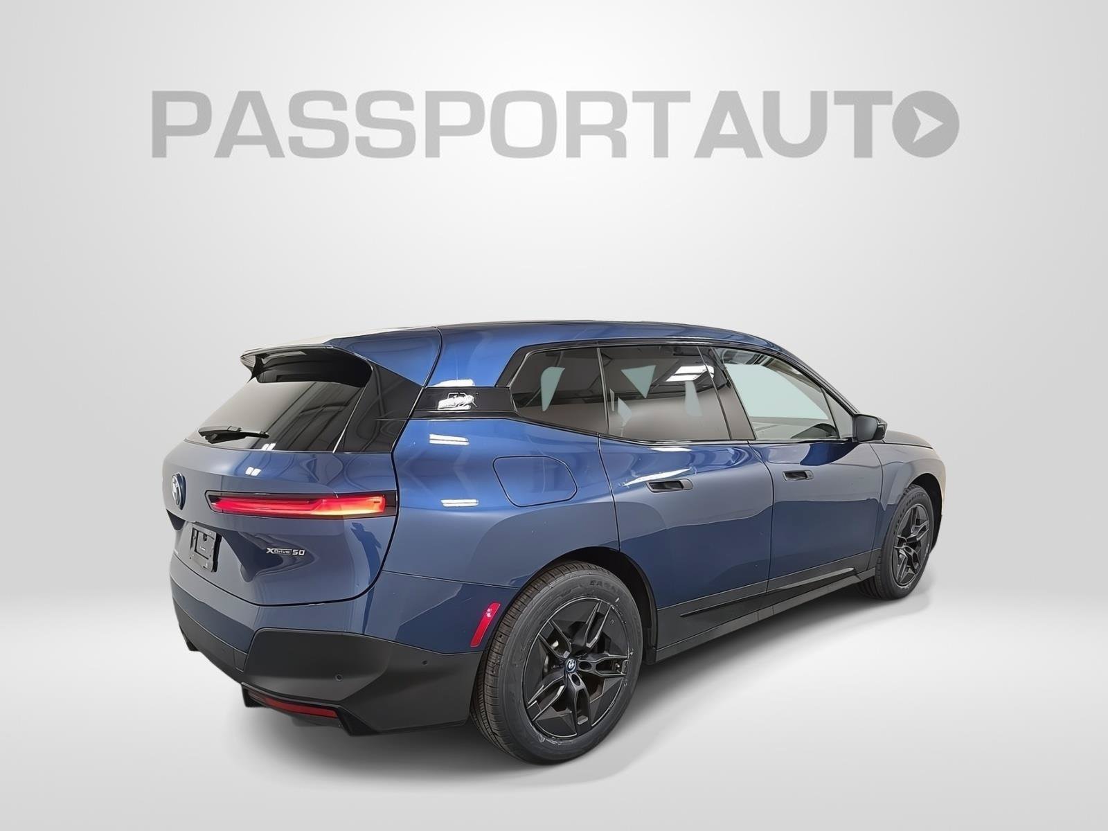 Used 2024 BMW iX xDrive50 w/ Convenience Package AWD/4WD image 4