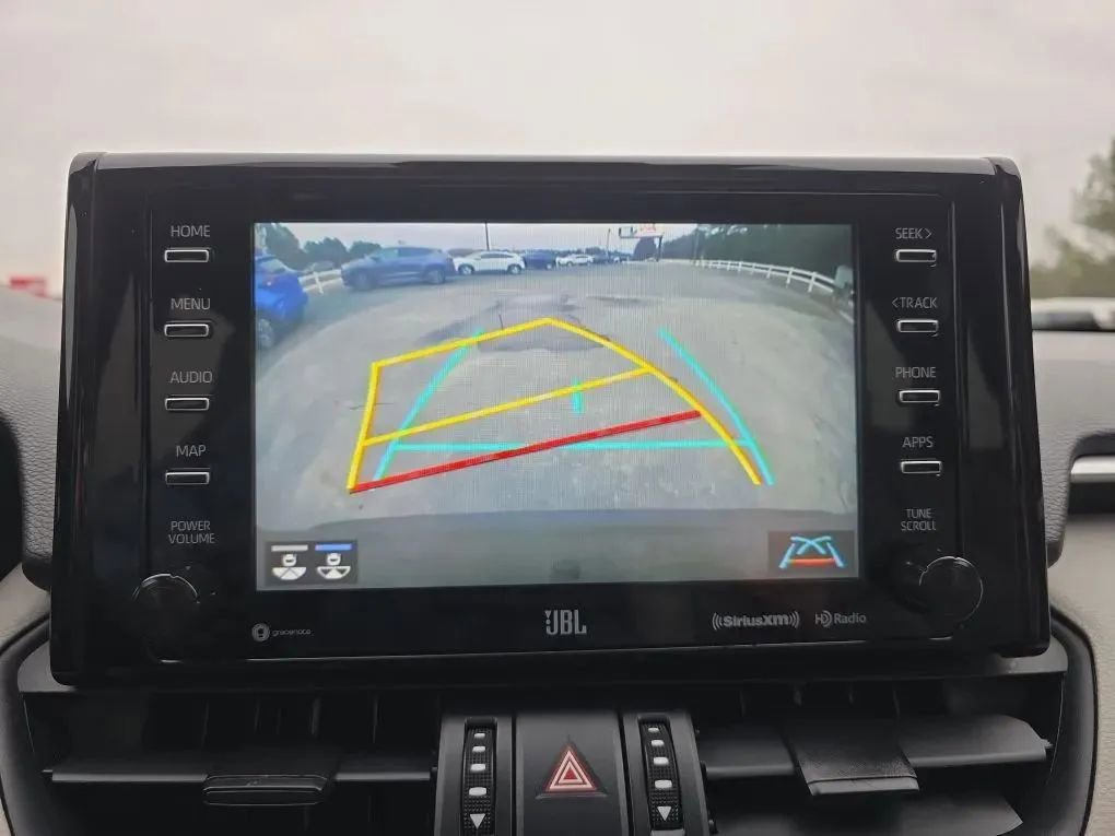 Used 2021 Toyota RAV4 XLE Premium image 31