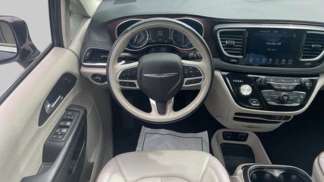 Used 2020 Chrysler Pacifica Limited FWD image 12