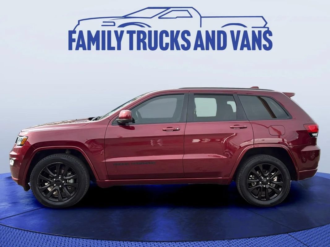 Used 2017 Jeep Grand Cherokee Altitude AWD/4WD image 2