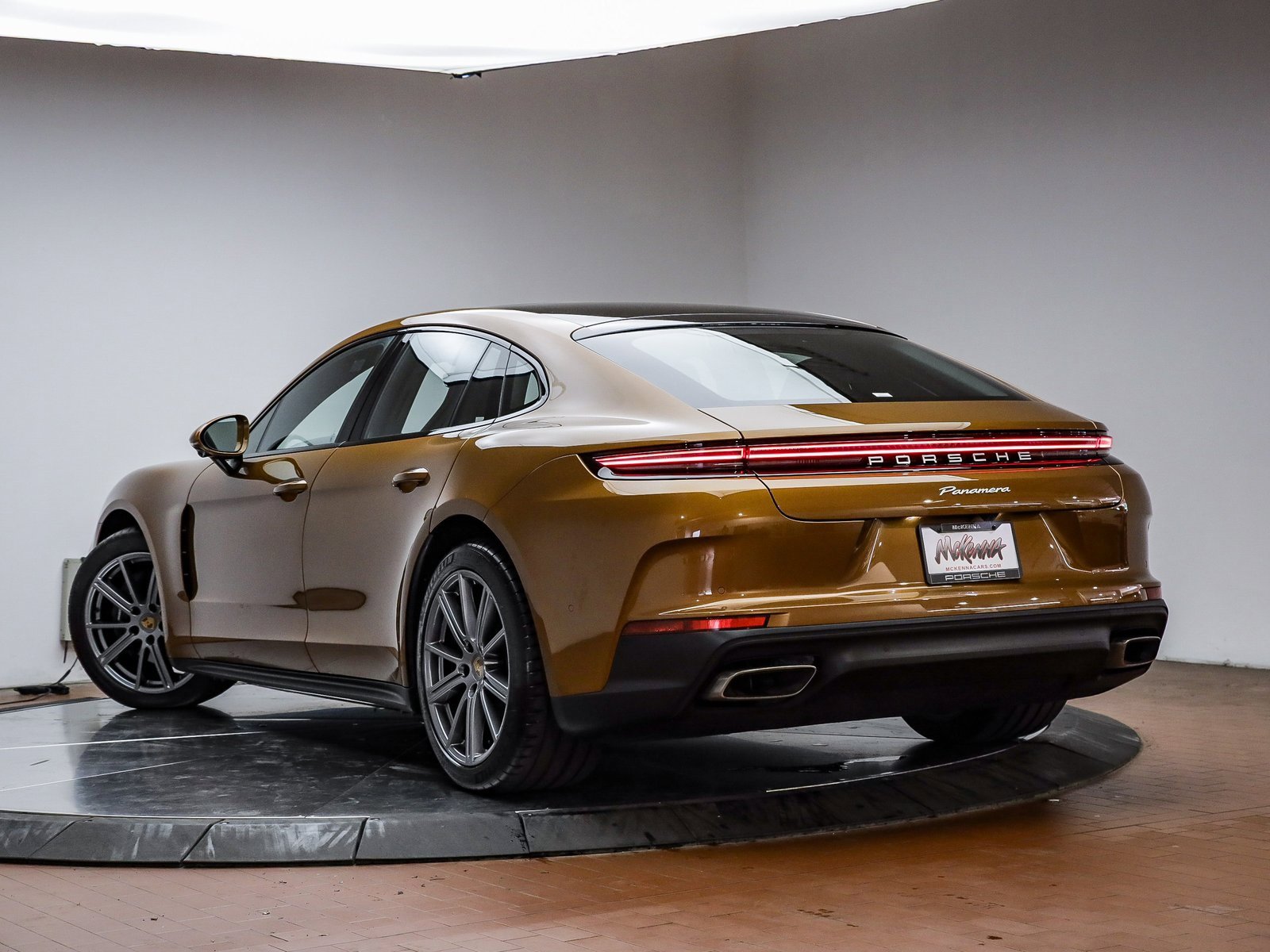 Certified 2025 Porsche Panamera image 3