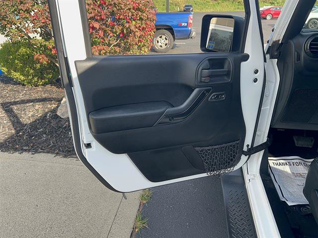 Used 2017 Jeep Wrangler Unlimited Sahara AWD/4WD image 10