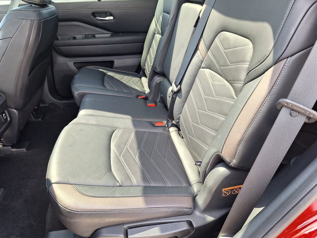 Used 2023 Nissan Pathfinder Platinum w/ Cargo Package AWD/4WD image 25