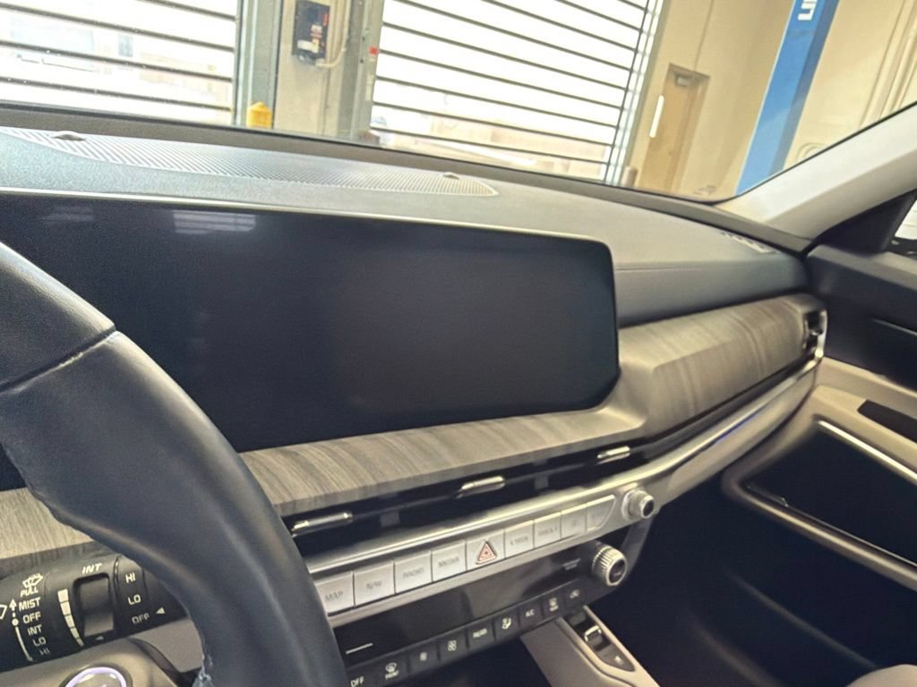 Used 2024 Kia Telluride AWD image 4