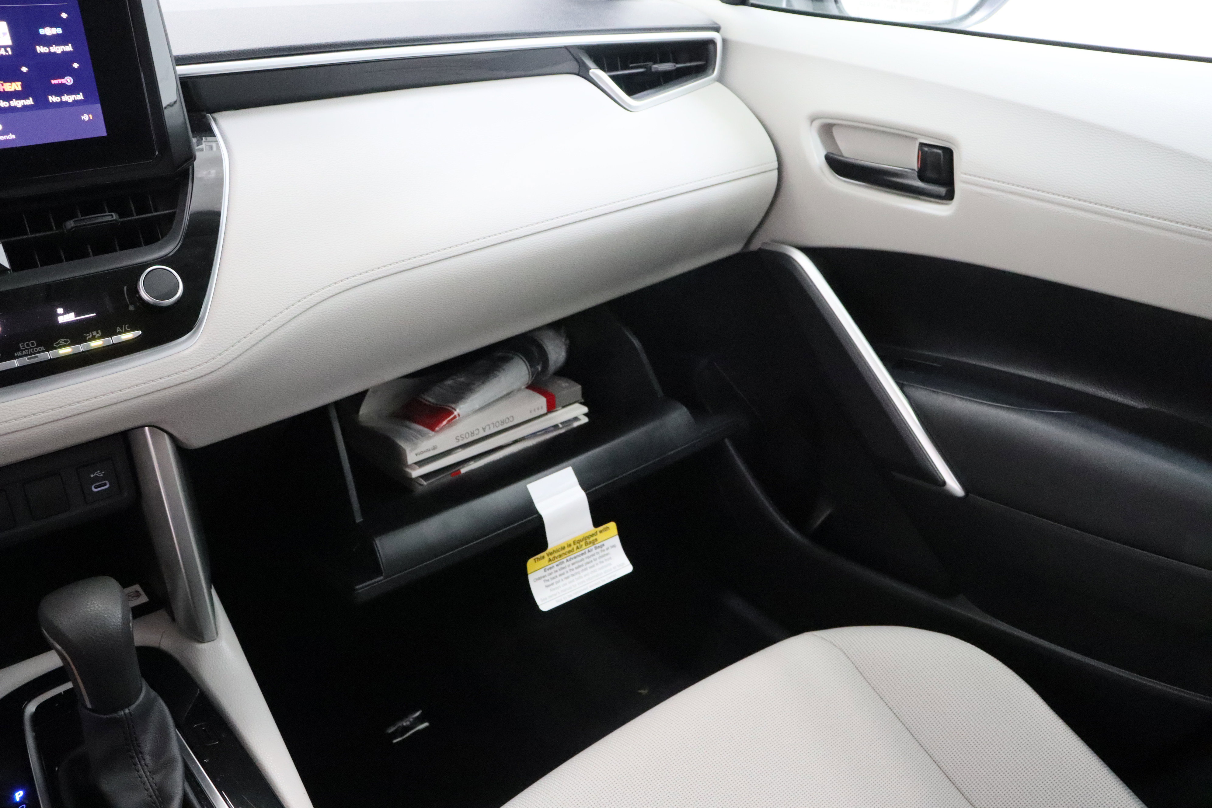 Certified 2023 Toyota Corolla Cross LE w/ Moonroof Package image 22