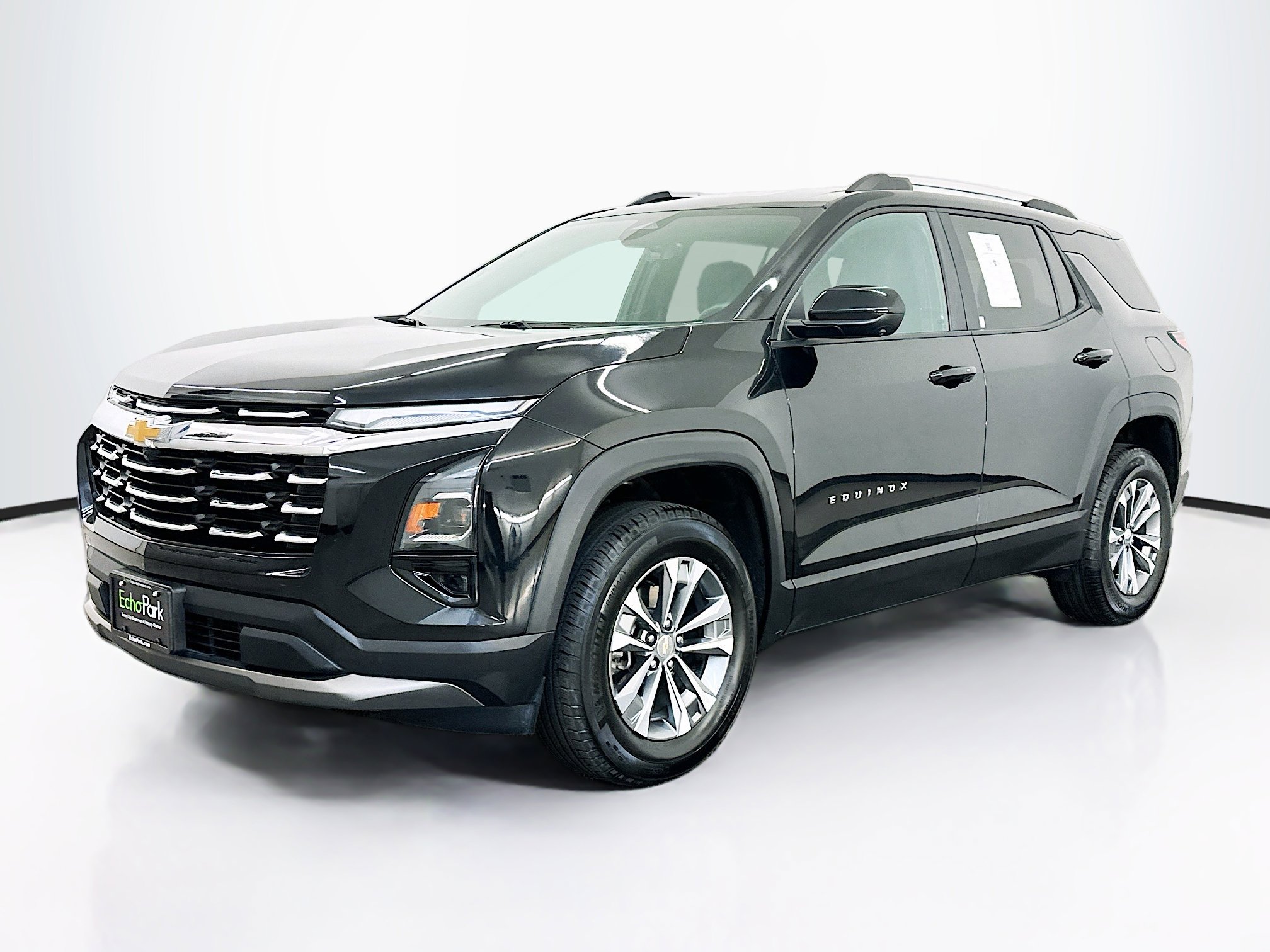 Used 2025 Chevrolet Equinox LT w/ Convenience Package II AWD/4WD image 3