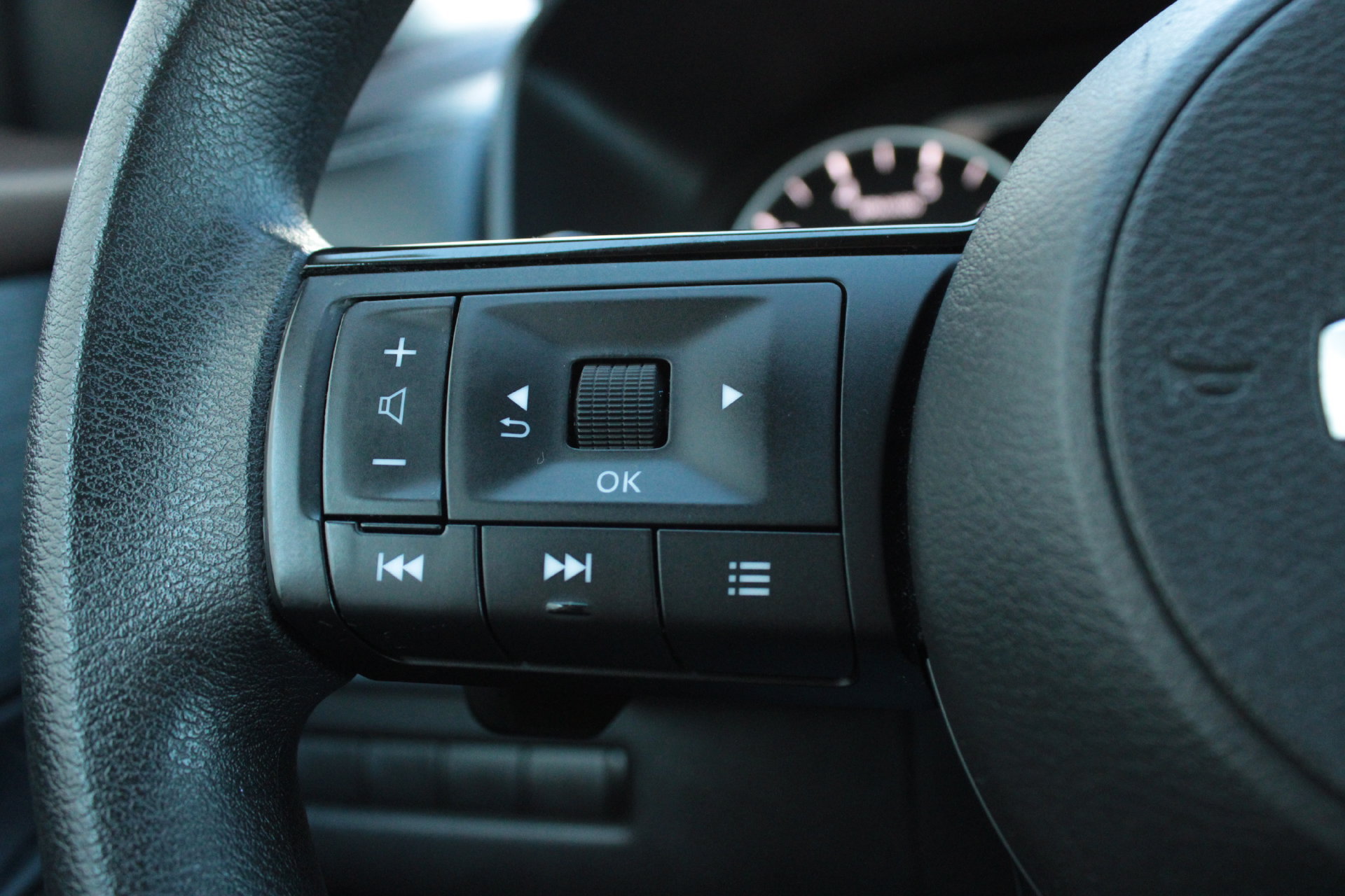 Used 2021 Nissan Rogue S AWD/4WD image 28