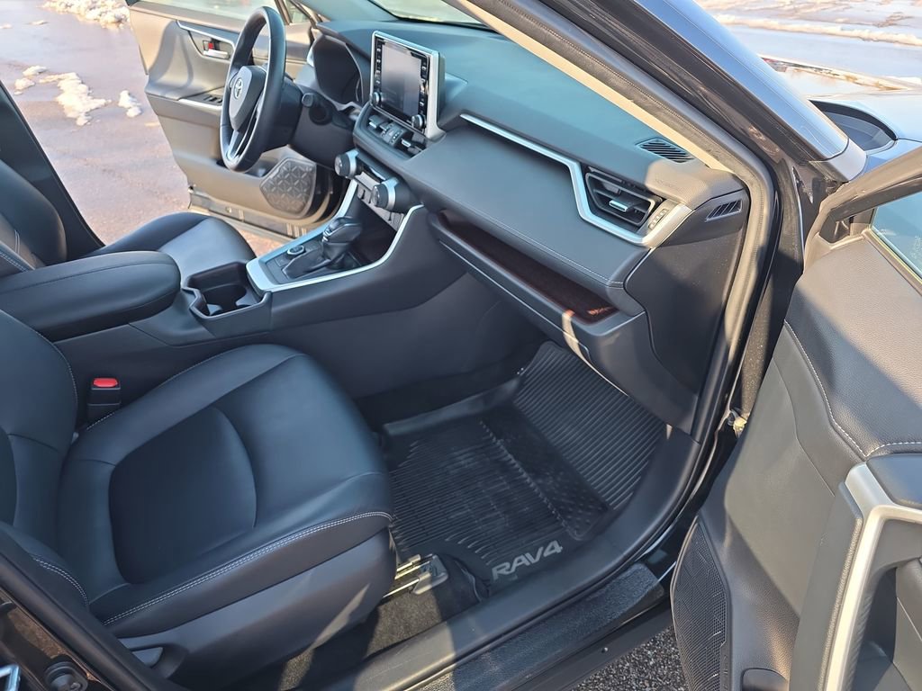 Used 2019 Toyota RAV4 Limited w/ Carpet Mat Package image 10