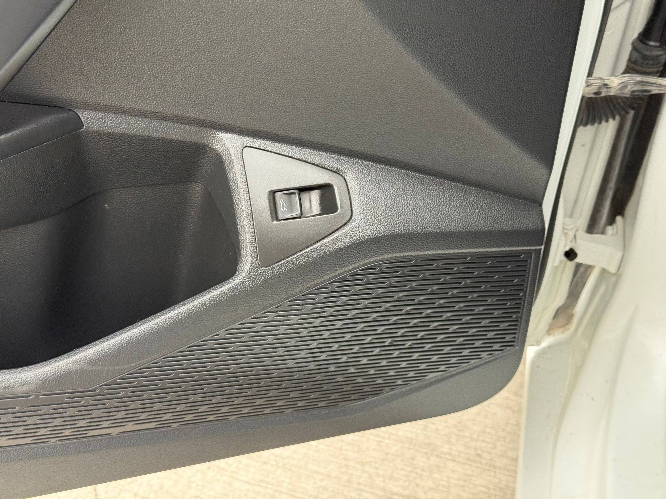 Used 2025 Volkswagen Jetta SEL FWD image 15