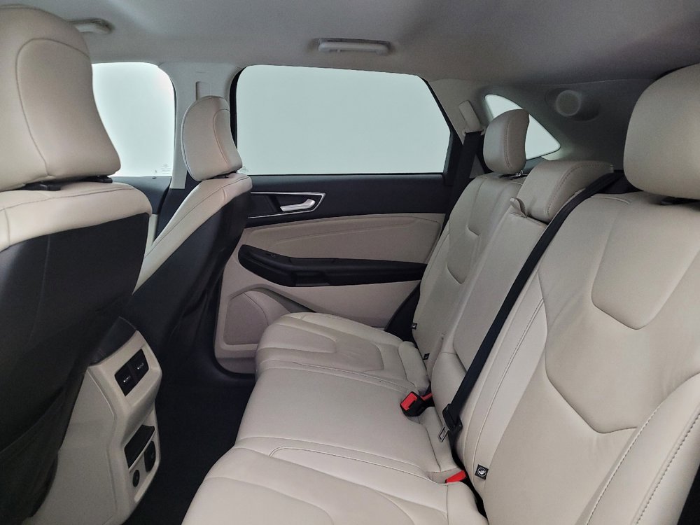 Used 2022 Ford Edge Titanium image 18