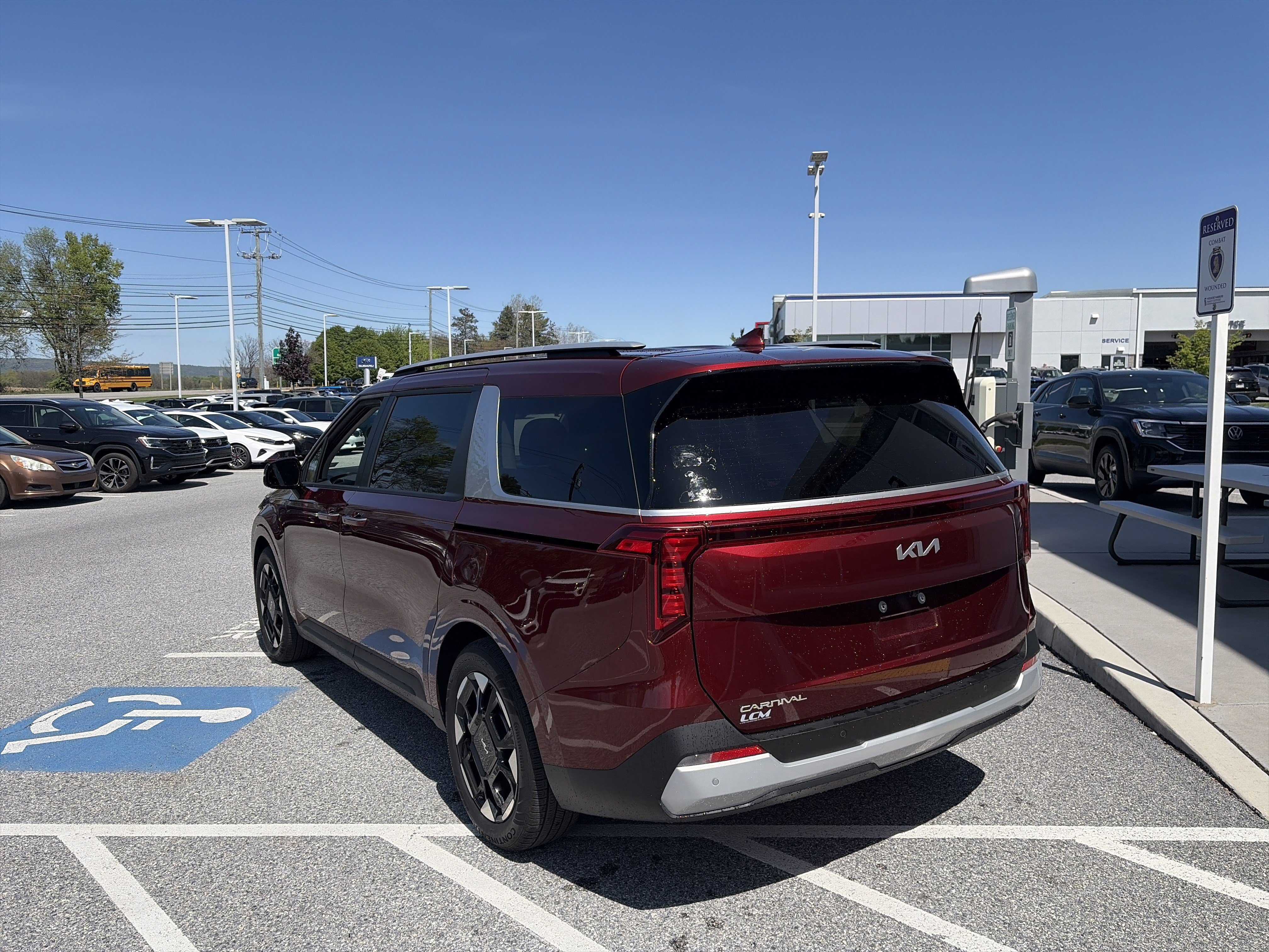 Used 2026 Kia Carnival EX FWD image 7