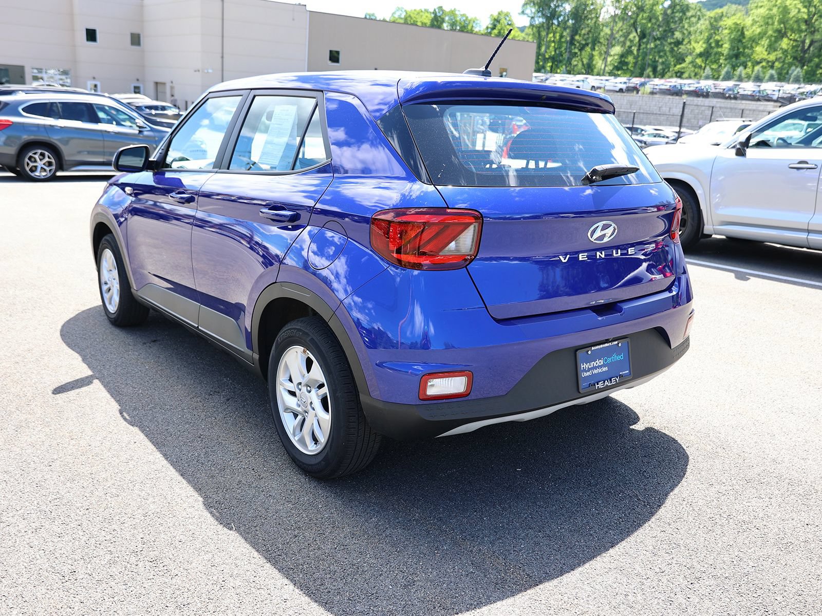 Used 2023 Hyundai Venue SE FWD image 5