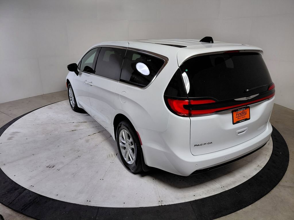 New 2026 Chrysler Pacifica Select AWD/4WD image 5