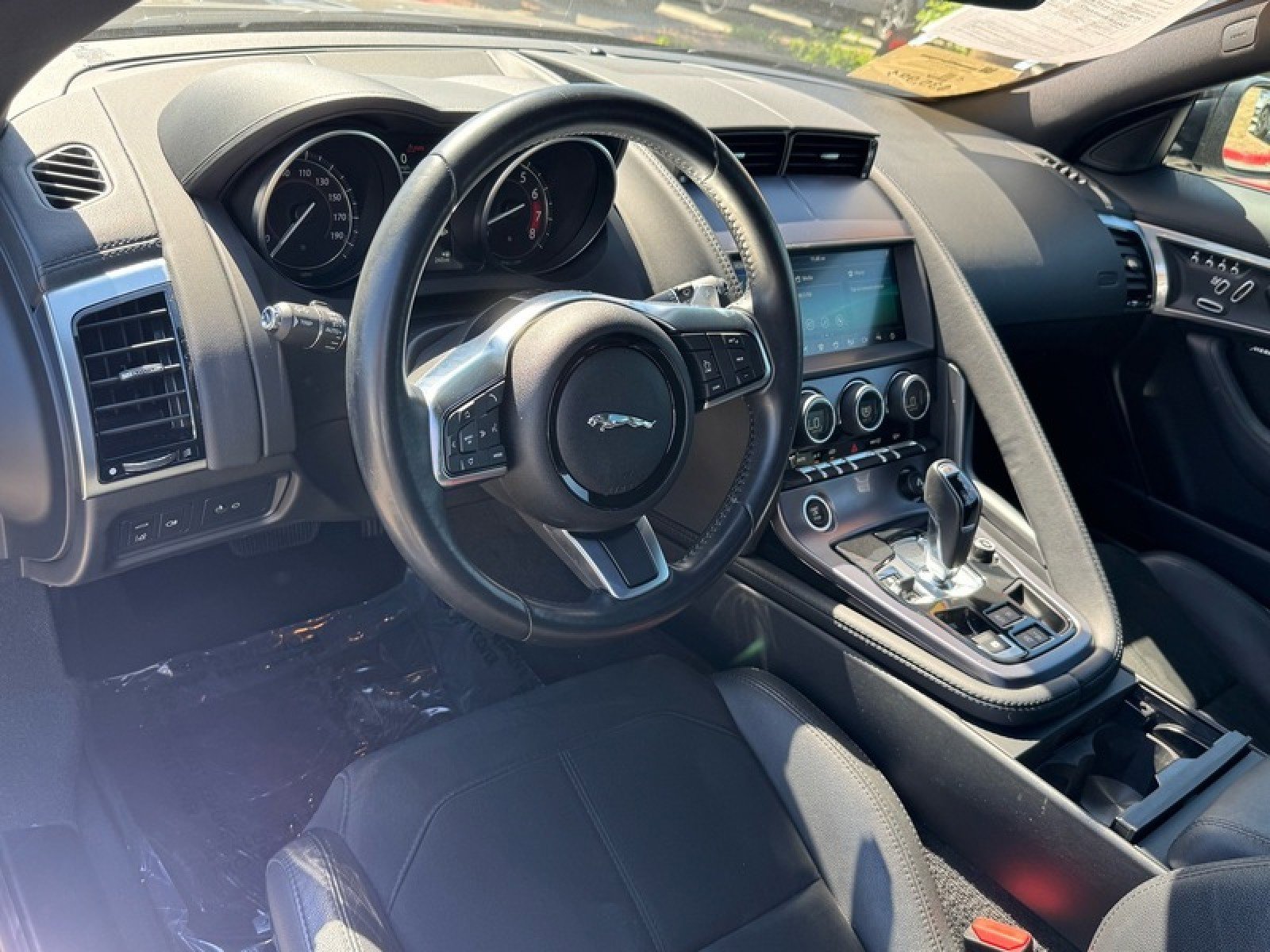 Used 2020 Jaguar F-TYPE Checkered Flag image 16