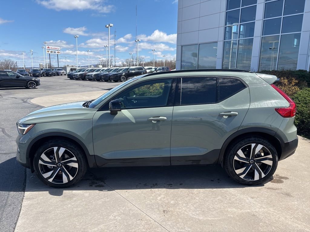 Used 2025 Volvo XC40 B5 Ultra w/ Protection Package Premier image 9