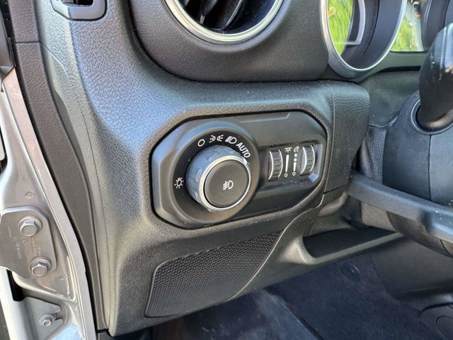 Used 2018 Jeep Wrangler Unlimited Sahara AWD/4WD image 14
