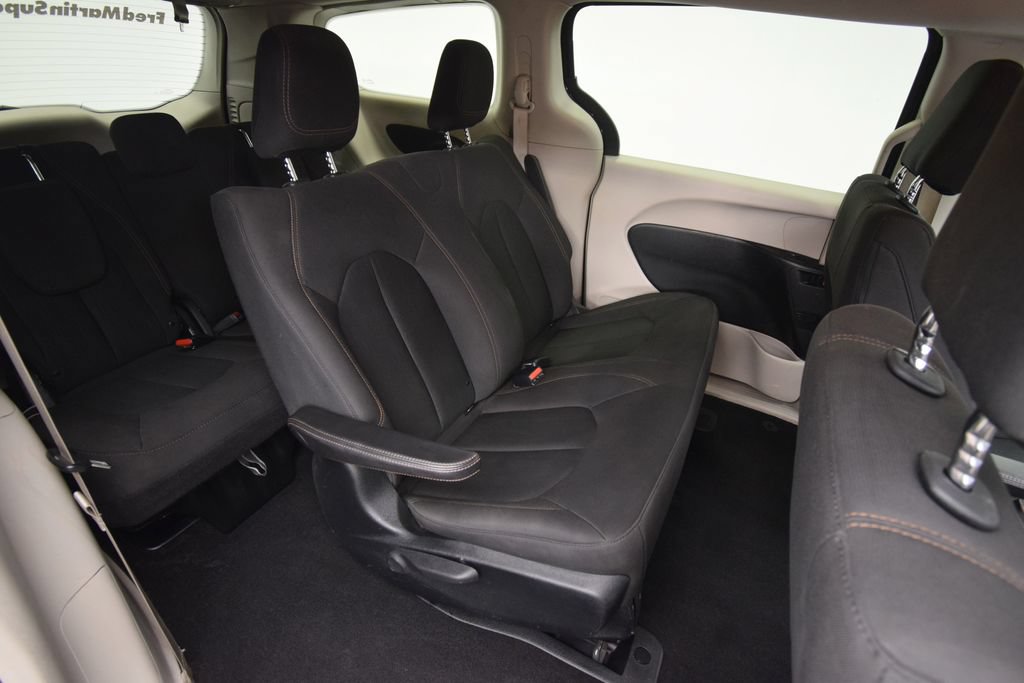 Used 2019 Chrysler Pacifica L FWD image 20